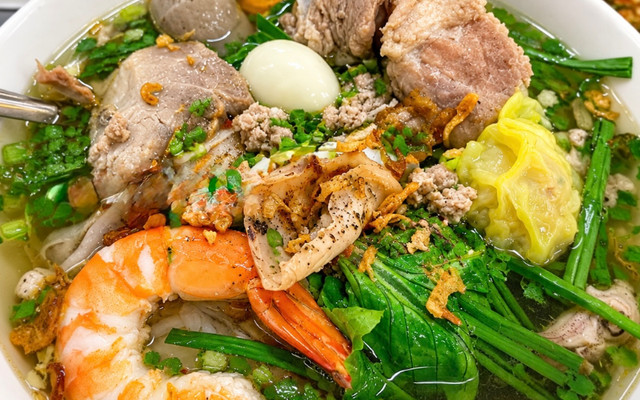 Cô Chín - Hủ Tiếu, Bánh Canh & Mì Hoành Thánh - Nguyễn Văn Quá