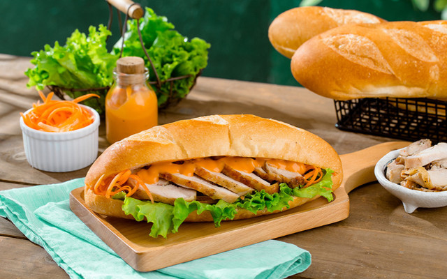 Bánh Mì Pate Cột Đèn - Nguyễn Trãi