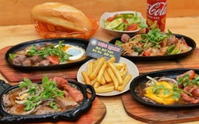 Bếp Mộc - Cơm Gà Sốt Mắm Tỏi & Bò Bít Tết - Lý Phục Man