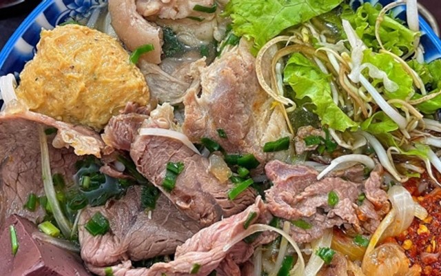 Bún Bò Huế - Quán O Trinh