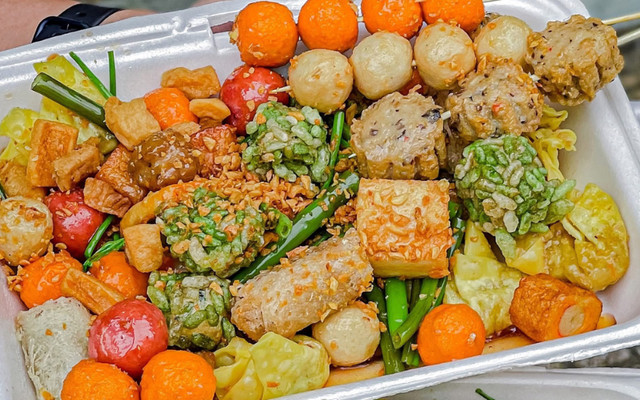 Yu Food - Chân Gà Sốt Thái & Cá Viên Chiên - 974 Nguyễn Trung Trực