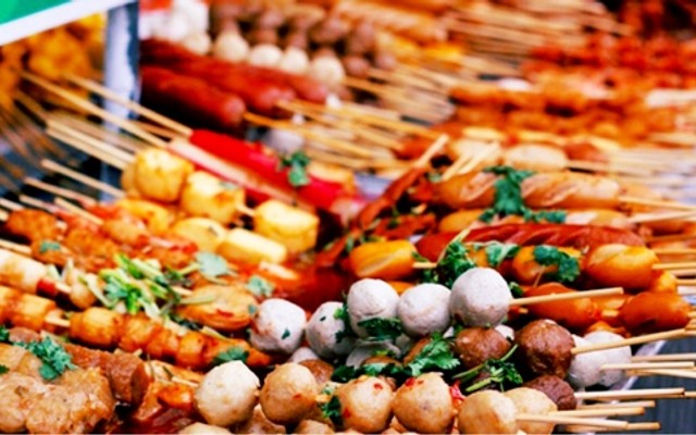 Ăn Vặt Cô Huyền - Bánh Mì, Mì Trộn INDOMIE & Trà Sữa - Cầu Bươu