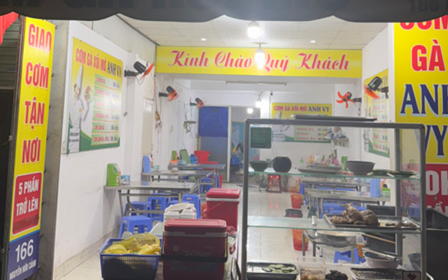 Cơm Gà Xối Mỡ Anh Vy - 166 Nguyễn Hữu Cảnh