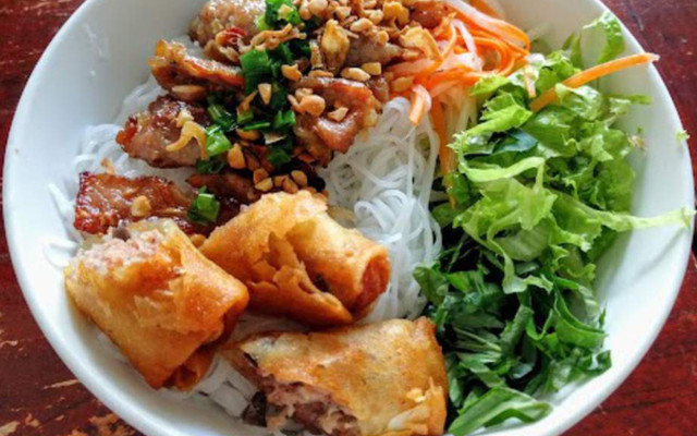 Hoàng Yến - Bún Thịt Nướng - Tôn Đản