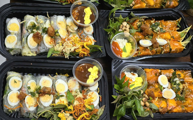 Đồ Ăn Vặt Nhà Mẹ Tin  - Xôi Gà, Xôi Mặn & Bánh Tráng - Đường Lê Văn Thọ