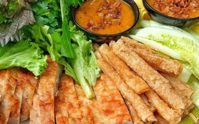 Cô Tấm - Nem Nướng Nha Trang - Mỹ Đình 1