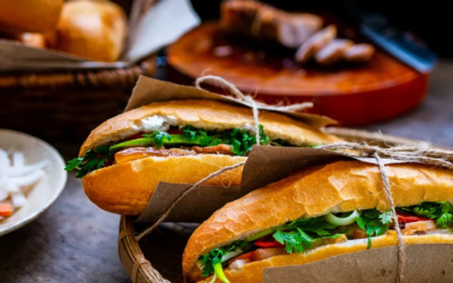 Bánh Mì Phi Hùng - 258 Hoàng Văn Thụ