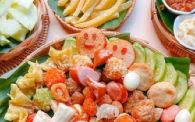 Ăn Vặt Hẻm Cô Chang - Cá Viên Chiên & Chân Gà Sốt Thái