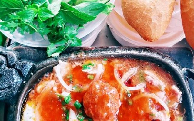 Uyên Tâm - Bánh Mì Ốp La, Bít Tết & Mì Xào