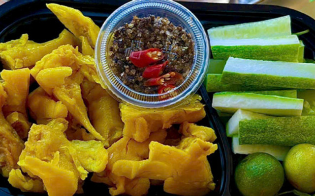 Ăn Vặt Núp Hẻm - Tré Trộn & Chân Gà Sốt Thái - 86 Trần Văn Ơn