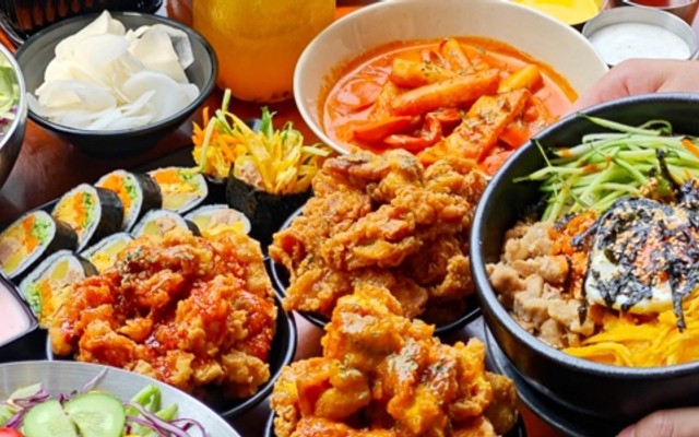 Tê Tê Chicken - Gà Rán & Gimbap - 25 Xuân La