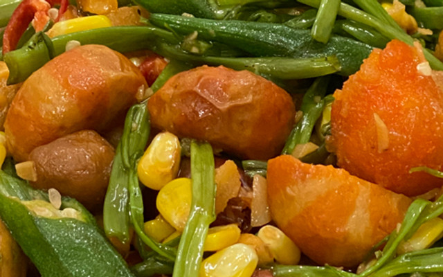 Chân Gà, Mì Trộn & Cá Viên Chiên Mắm - Nin