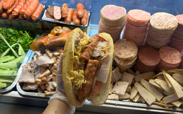 Bánh Mì Sài Gòn Phượng Hoàng - 100 Trần Tất Văn
