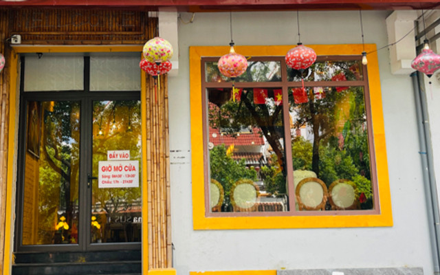 Bún Bò Huế & Cơm Gà Xối Mỡ - Vin Tây Mỗ