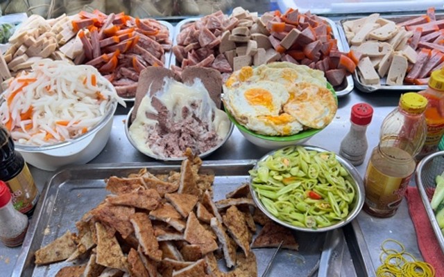 BÁNH MÌ CHẢ CÁ - CÔ TƯ - QUẬN 6