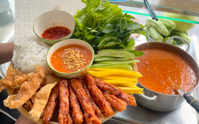 Nem Nướng Nha Trang - Cô Tân