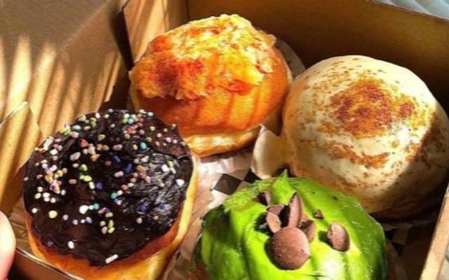 ELAMON DONUT - 710/06/18 Phan Văn Trị