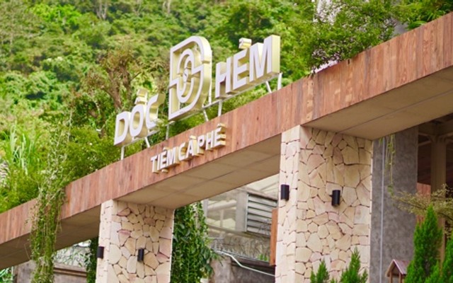 Tiệm Cà Phê Dốc Trong Hẻm - Trần Phú