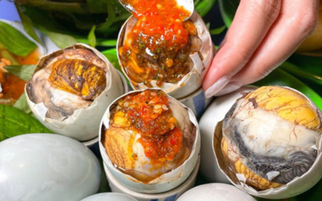 Út Thúy - Hột Vịt Lộn & Cút Lộn Xào