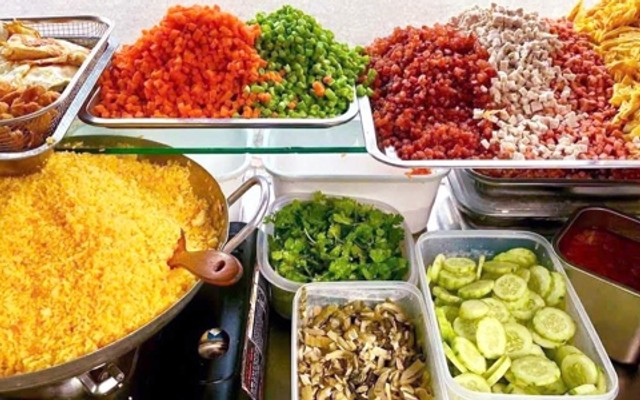 Cơm Chiên Dương Châu & Cơm Gà Xối Mắm Tỏi - Triều Khúc