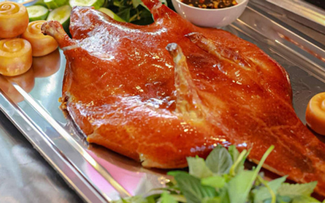 Tuấn Kiệt - Vịt Quay Da Giòn & Gà Nướng Cơm Lam
