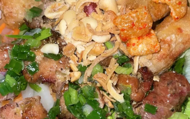 Chi Chi - Bánh Mì, Bún Thịt Nướng - Bình Giã