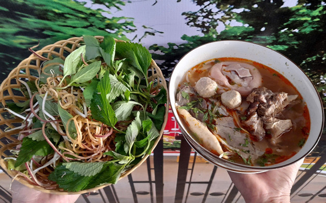 BÚN BÒ HUẾ & BÚN RIÊU GIÒ HEO TRE LÀNG QUÁN