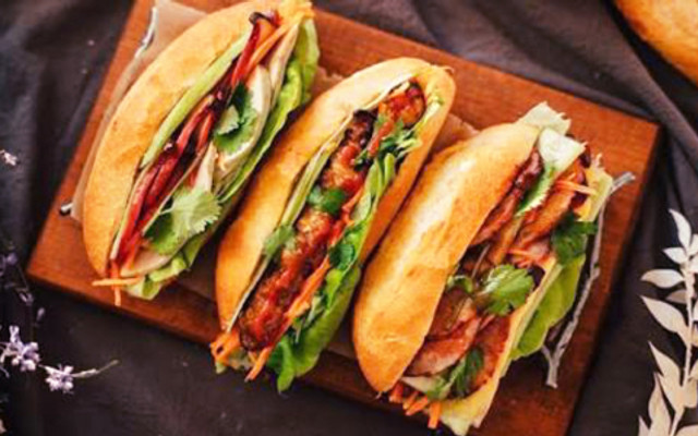 CÔ LIÊN - Bánh Mì & Xôi - 23 Yên Hoà