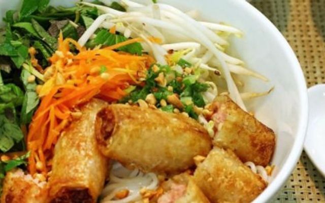 Bún Chả Giò & Bún Thịt Xào - A Má - Nguyễn Văn Linh