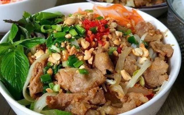 Bún Xào Cô Tám