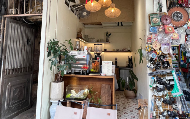 Botanic Station - Cà Phê & Nước Ép - 27 Thuốc Bắc