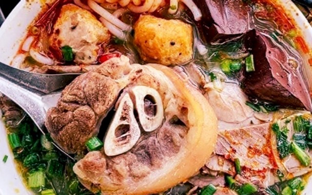 Bún Bò Huế Thượng Tứ - Lê Văn Sỹ