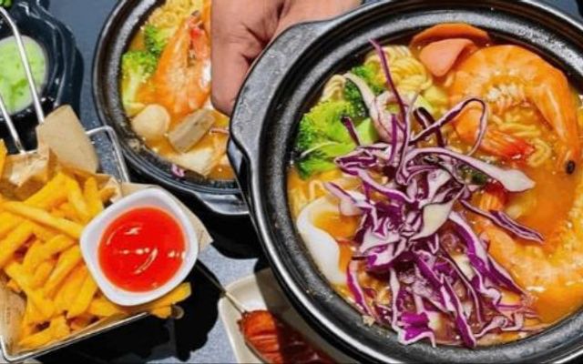 Seoul Chill - Mỳ Cay & Cơm Gà - Trung Kính