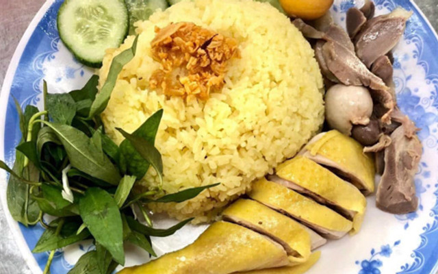 Dung - Cơm Gà Và Bánh Mì Thịt Nướng